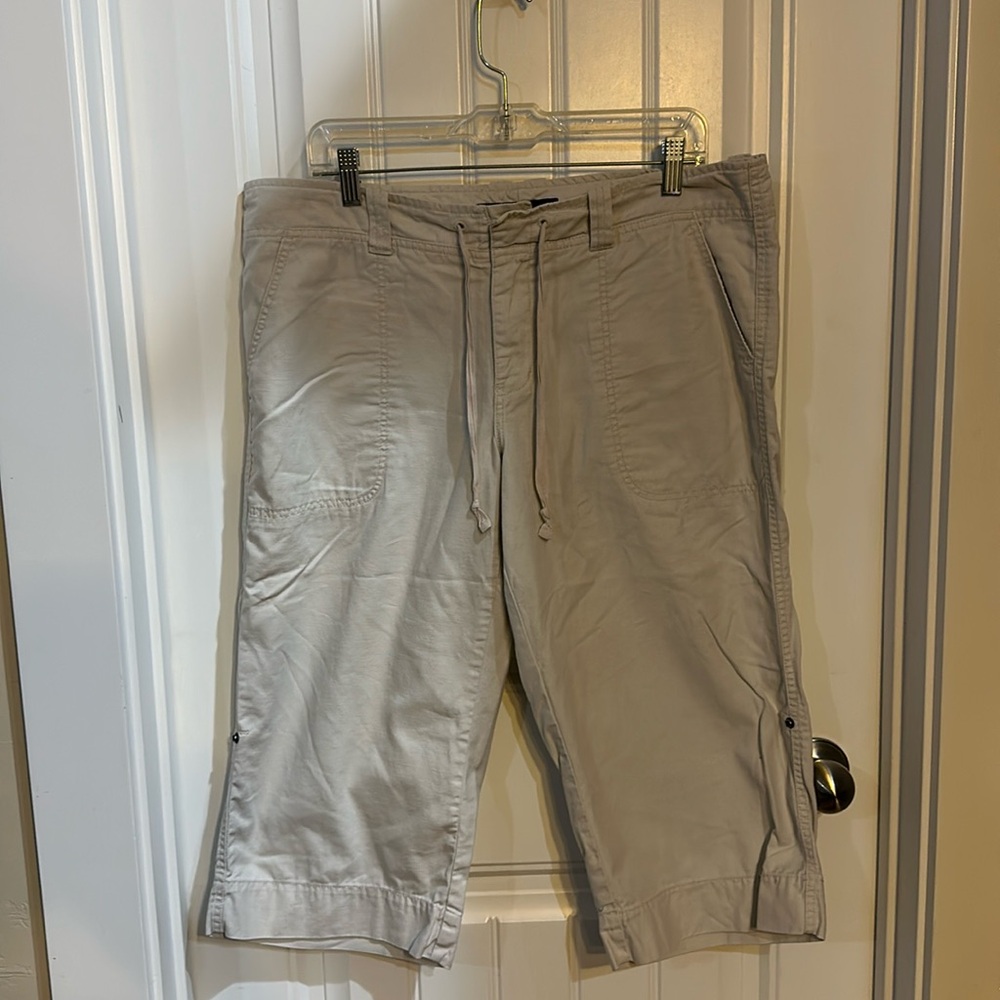 Calvin Klein Jeans size 14 capris. Deep front pockets, drawstring waist so cute!